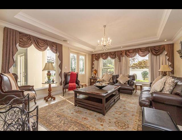 5 BEDROOM HOUSE FOR SALE IN BRYANSTON